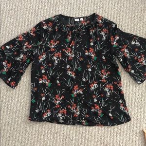 Gap floral top with float sleeves